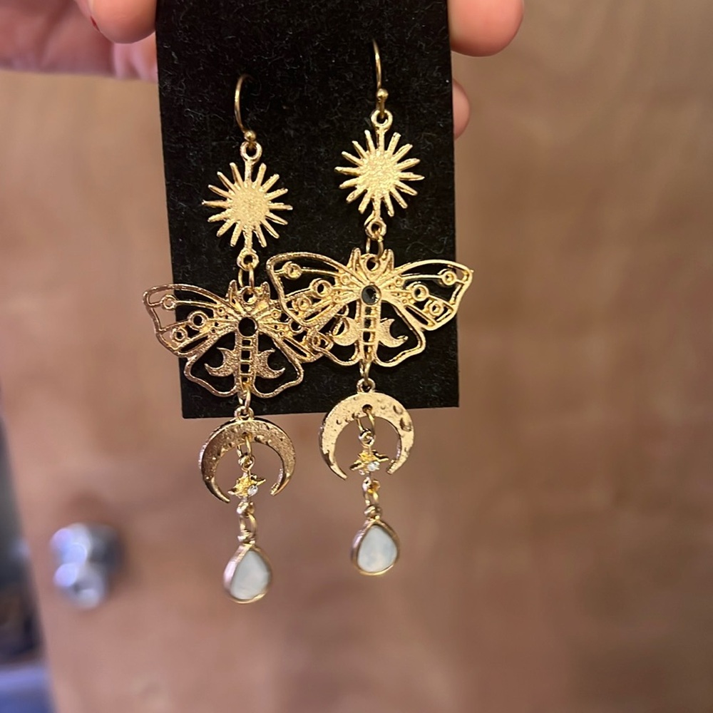 NWT/NIB Gorgeous Gold Butterfly Dangle Earrings